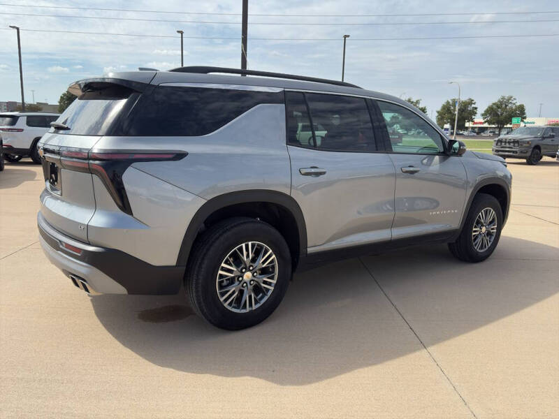 2024 Chevrolet Traverse LT