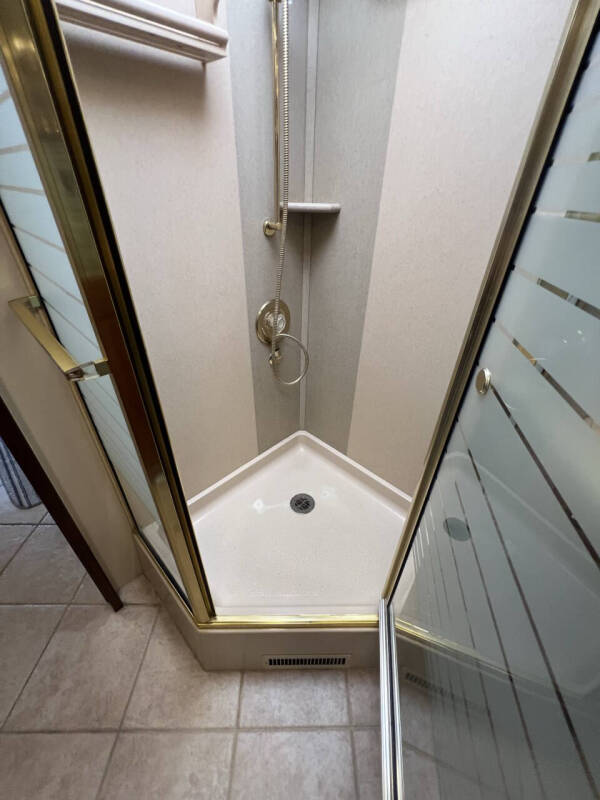 2002 Foretravel GV320 4010