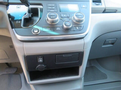 2016 Toyota Sienna LE Mobility 7-Passenger