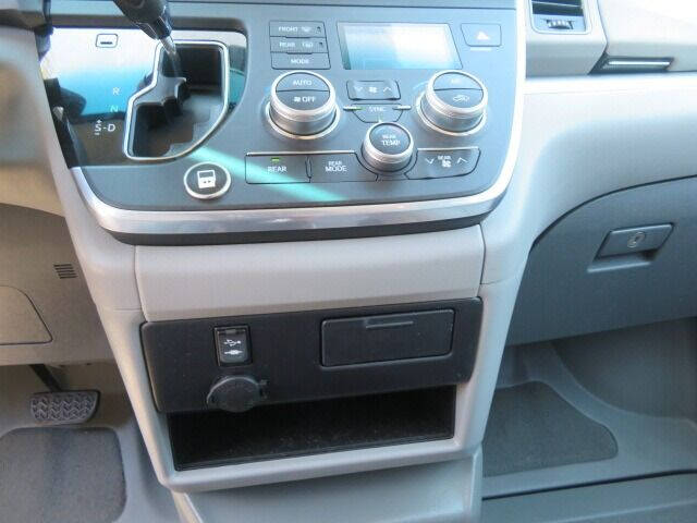 2016 Toyota Sienna LE Mobility 7-Passenger