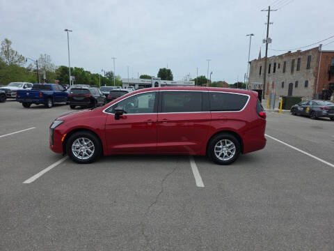 2027 Chrysler Pacifica Select