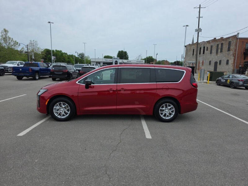 2027 Chrysler Pacifica Select