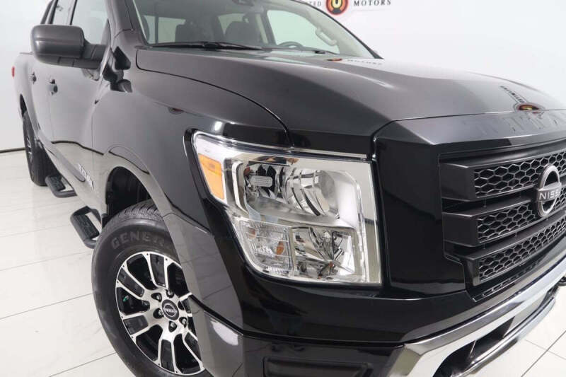 2023 Nissan Titan SV