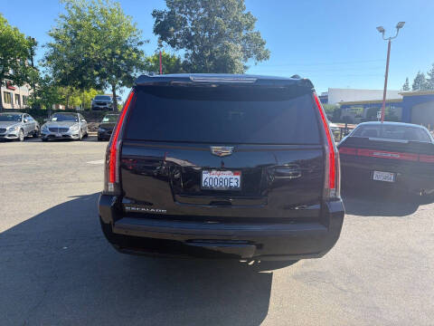 2018 Cadillac Escalade ESV Luxury