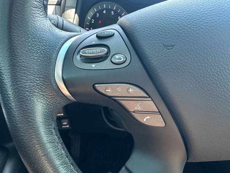 2015 Infiniti Q70 3.7