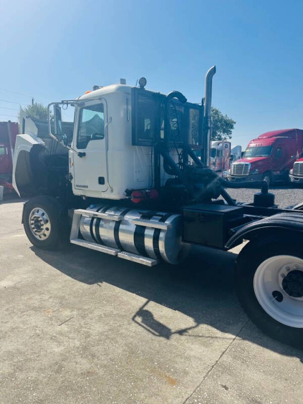 2013 Mack CHU613