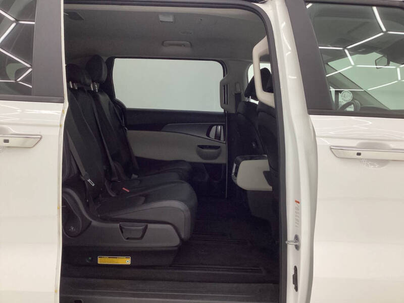 2023 Kia Carnival LX