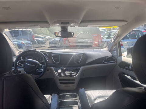 2017 Chrysler Pacifica Touring-L