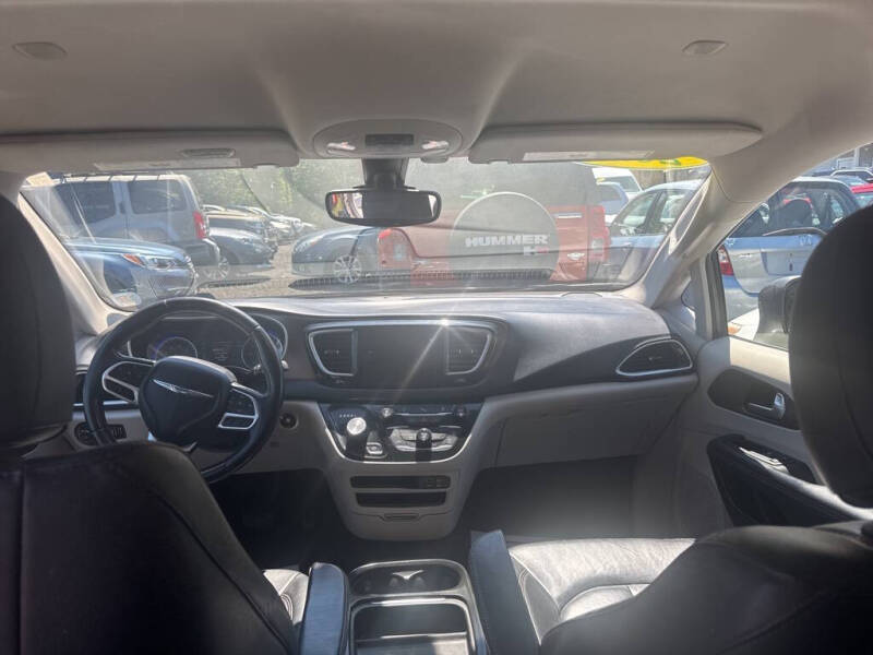 2017 Chrysler Pacifica Touring-L