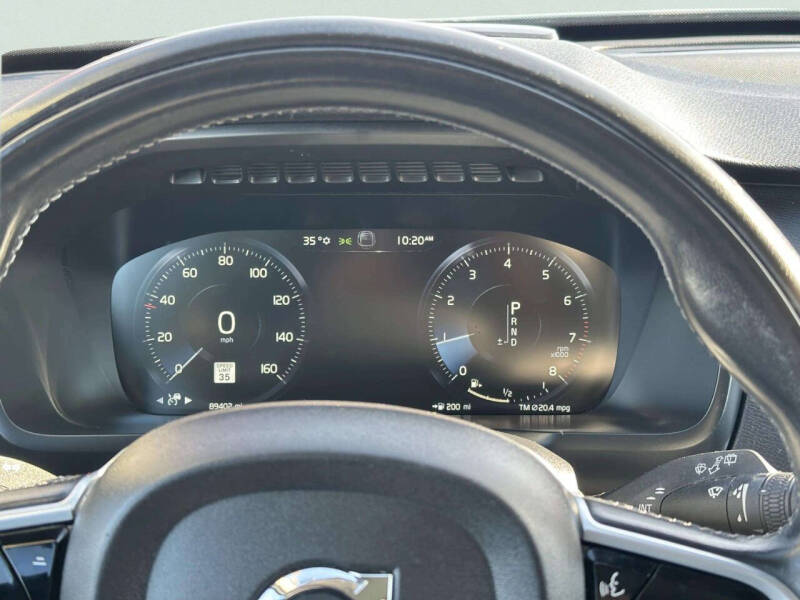 2019 Volvo XC90 T6 Momentum