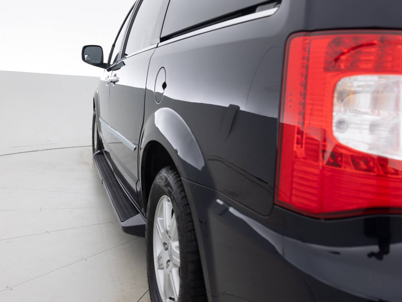 Used Car 2011 Chrysler Town And Country  Touring 4dr Mini Van For Sale Under $10,000 In Coal City, Illinois