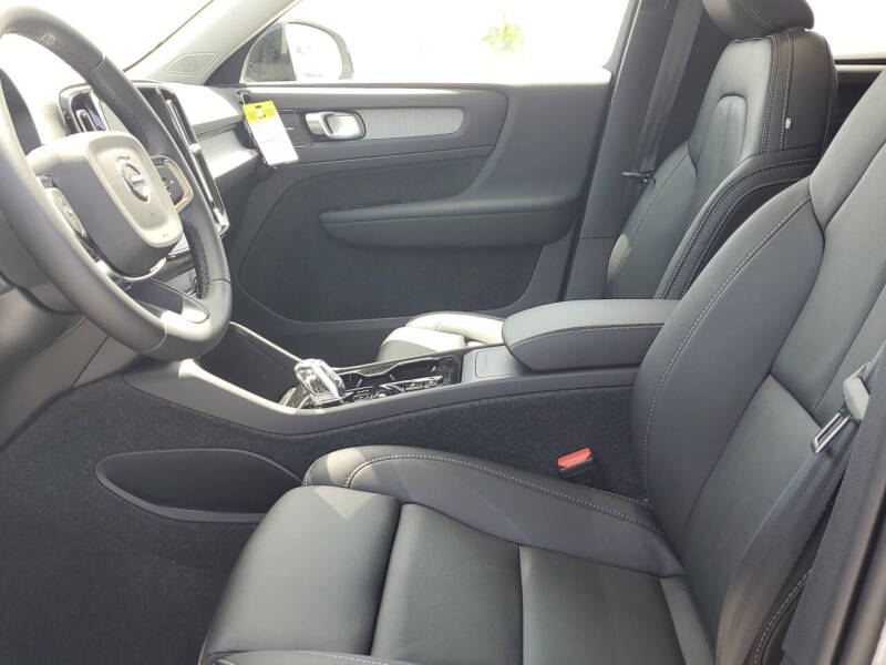 2026 Volvo XC40 B5 Plus