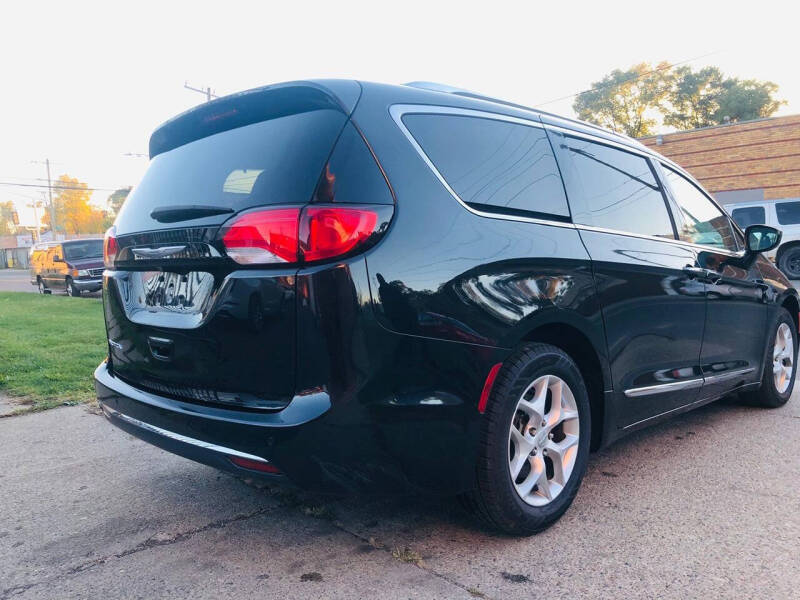 2017 Chrysler Pacifica Touring-L Plus