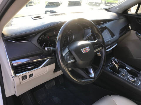 2023 Cadillac XT4 Luxury