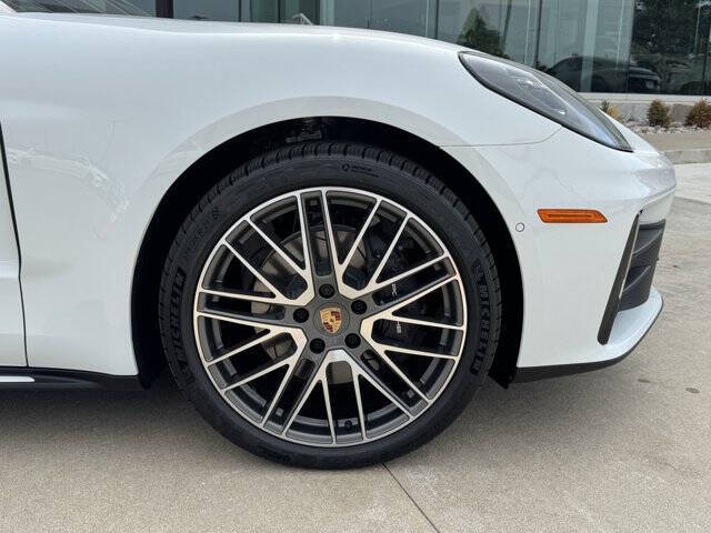 2025 Porsche Panamera 4