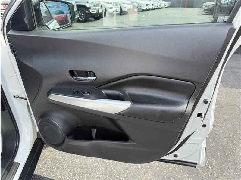 2020 Nissan Kicks SR