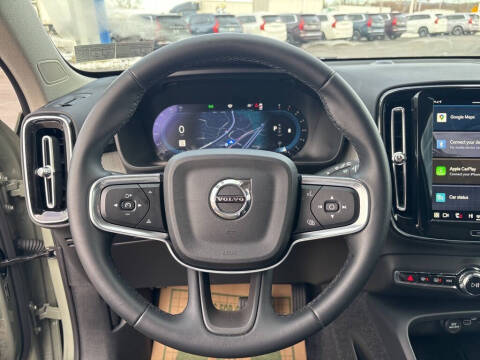 2025 Volvo XC40 B5 Plus Bright Theme