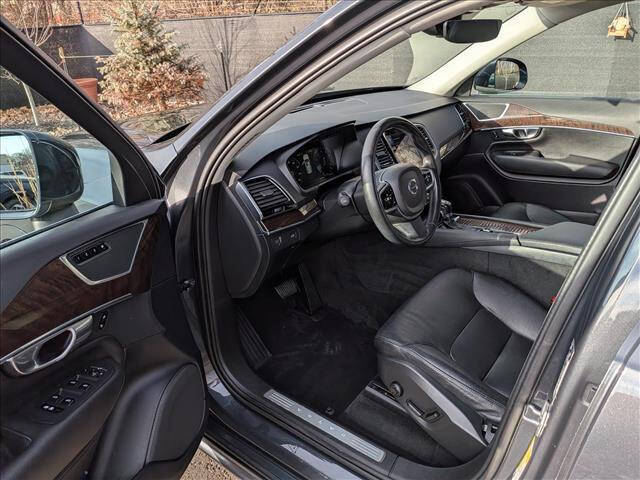 2016 Volvo XC90 T6 Momentum