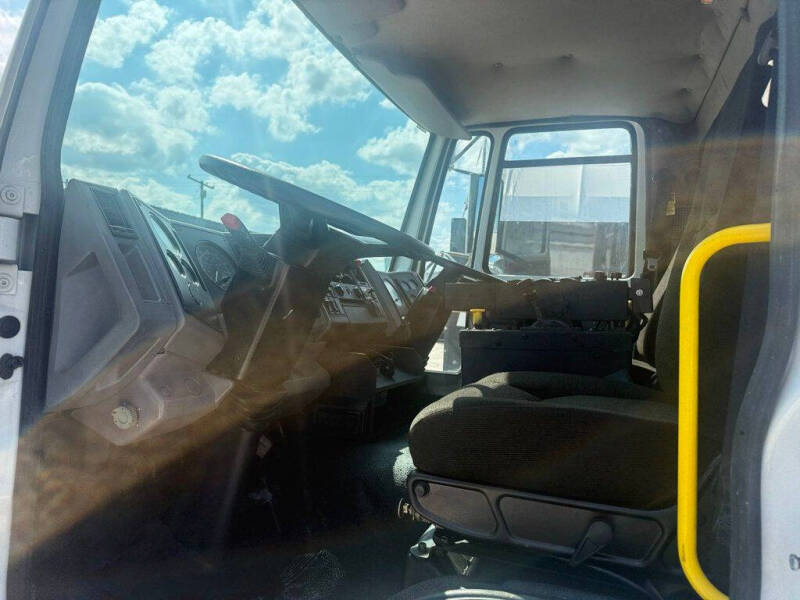 2006 Sterling SC8000 Cargo