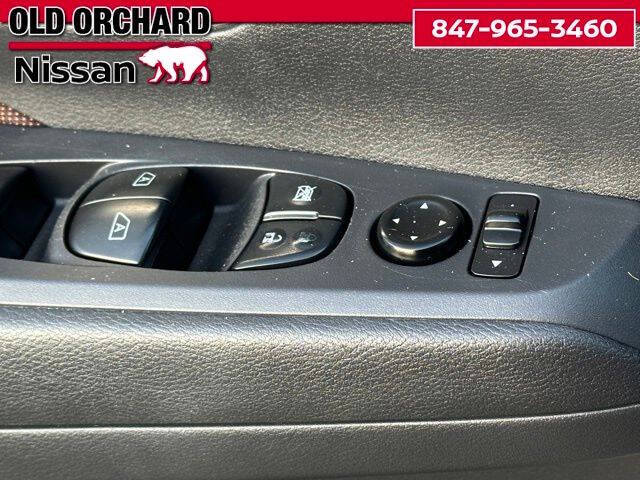 2022 Nissan Kicks SR