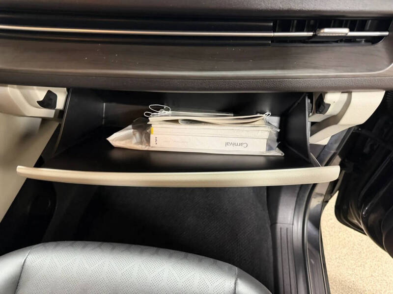 2023 Kia Carnival EX