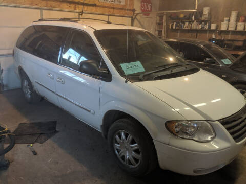 2006 Chrysler Town and Country for sale at B&M Auto Sales and Service LLP in Marion SD