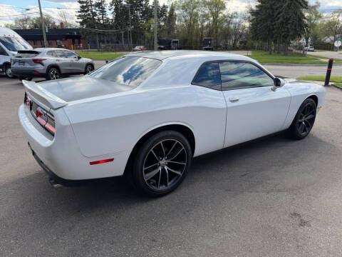 2017 Dodge Challenger SXT Plus