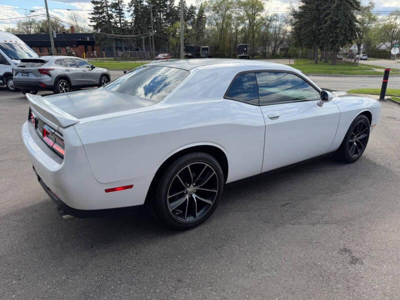 2017 Dodge Challenger SXT Plus
