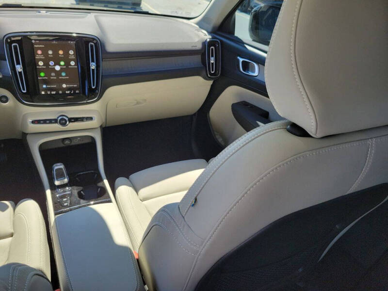 2026 Volvo XC40 B5 Plus