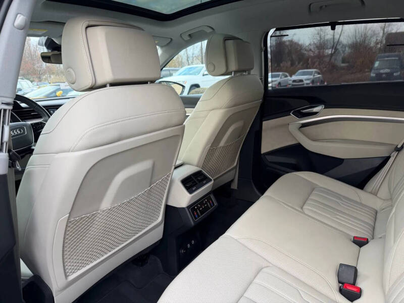 2019 Audi e-tron quattro Prestige