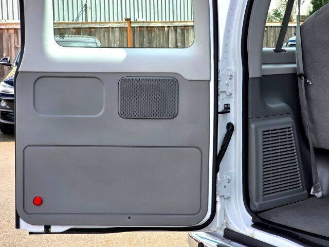 2011 Ford E-Series E-350 SD XLT