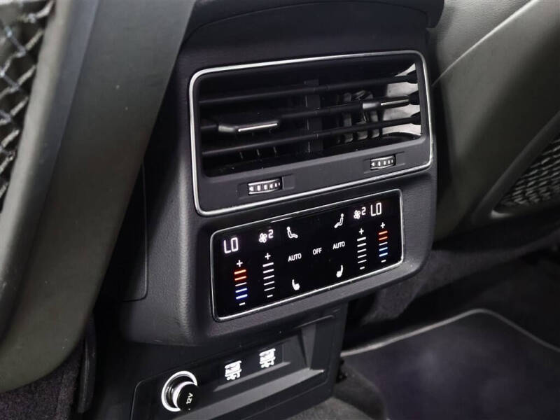 2019 Audi Q8 quattro Premium Plus 55 TFSI