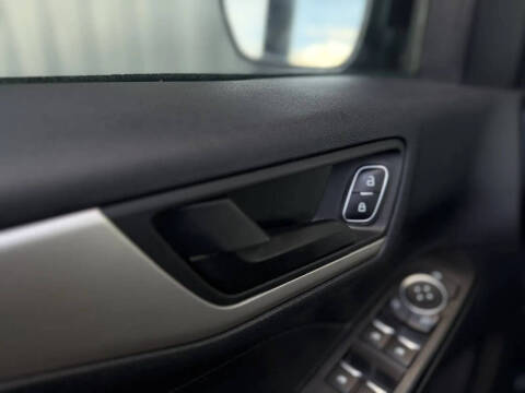 2022 Ford Escape Hybrid SE