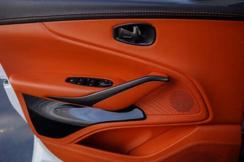 2022 Aston Martin DBX