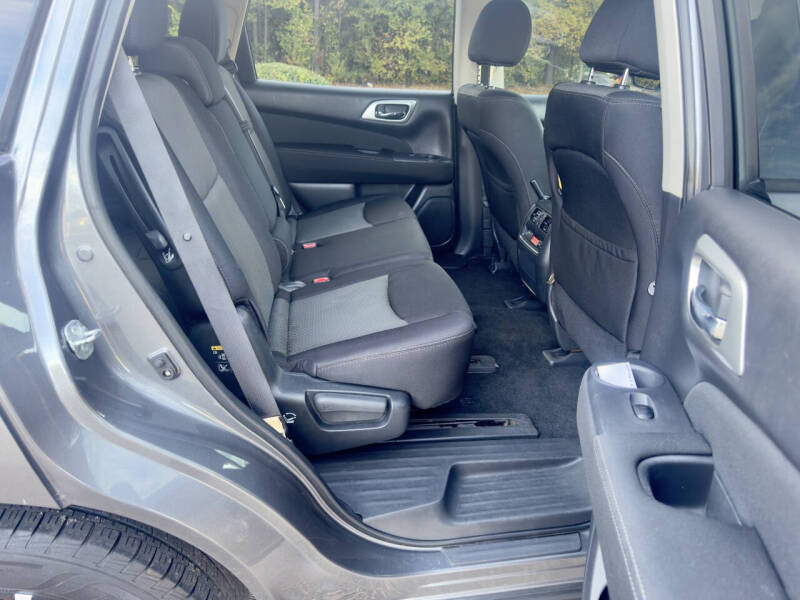 2017 Nissan Pathfinder SV