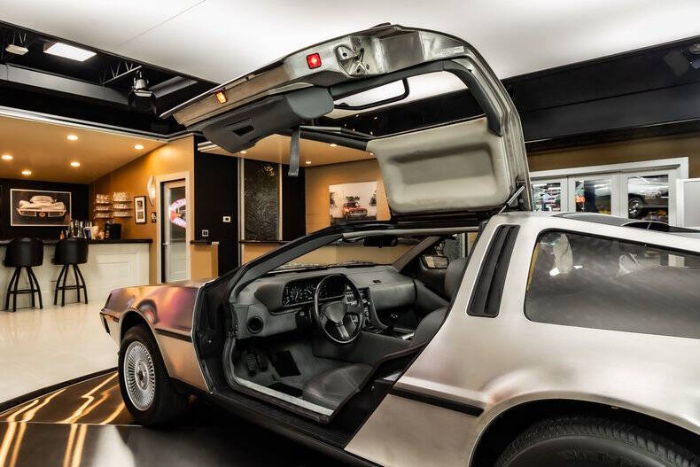 1981 DeLorean DMC-12