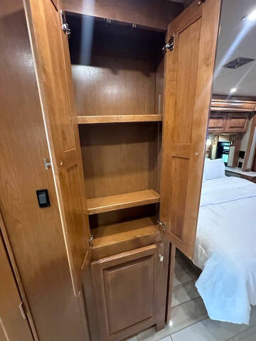 2019 Tiffin Phaeton 40qkh BUNK BEDS, King Bed
