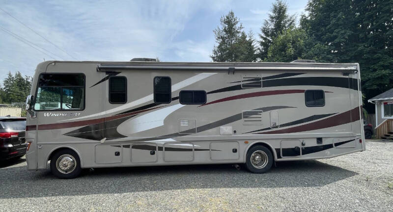 2014 Ford F-53's photo