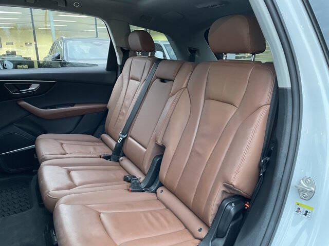 2022 Audi Q7 quattro Premium Plus 55 TFSI