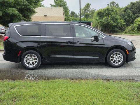 2024 Chrysler Voyager LX