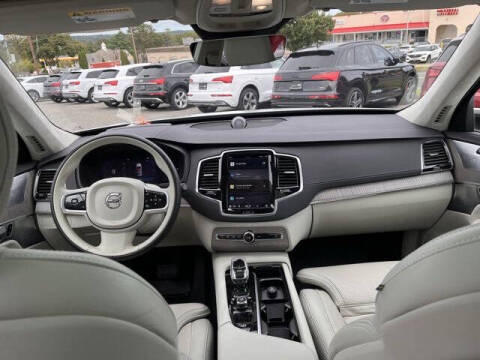 2023 Volvo XC90 Recharge T8 Ultimate Bright Theme 7P