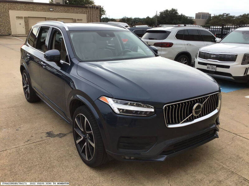 2022 Volvo XC90 T6 Momentum 7-Passenger