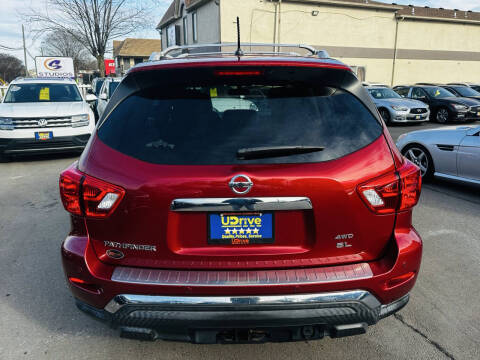 2017 Nissan Pathfinder SL
