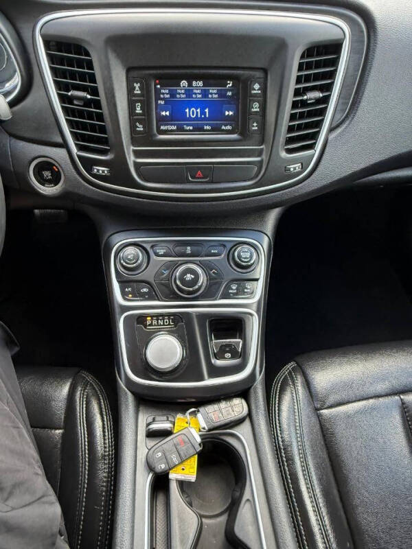 2015 Chrysler 200 Limited