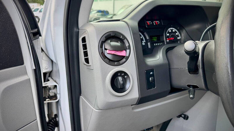 2013 Ford E-Series E-350 SD XLT