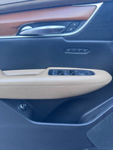 2017 Cadillac XT5 Platinum