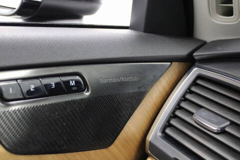 2022 Volvo XC90 T6 Momentum 6-Passenger