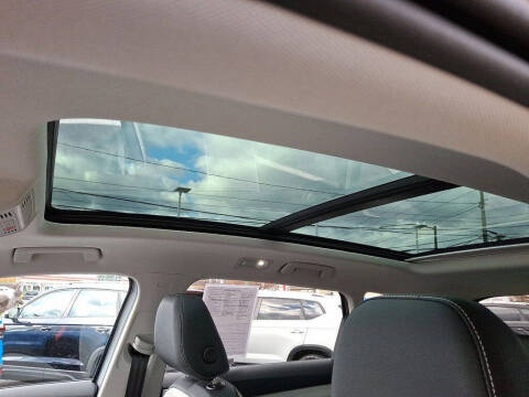 2025 Volkswagen Taos SEL 4Motion