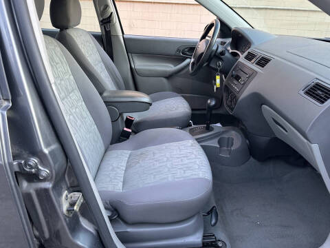 2005 Ford Focus ZX4 SE