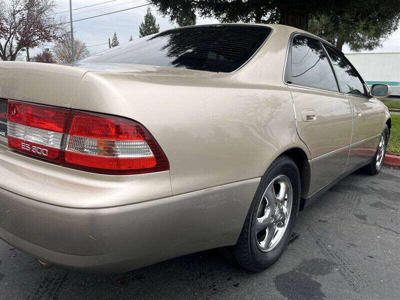 2000 Lexus ES 300